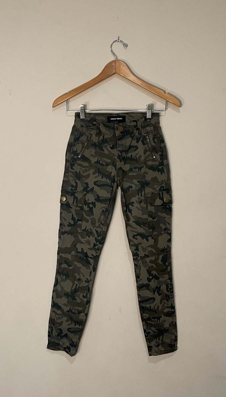Ashley Mason Camo Skinny Cargo Pants Size 5/27